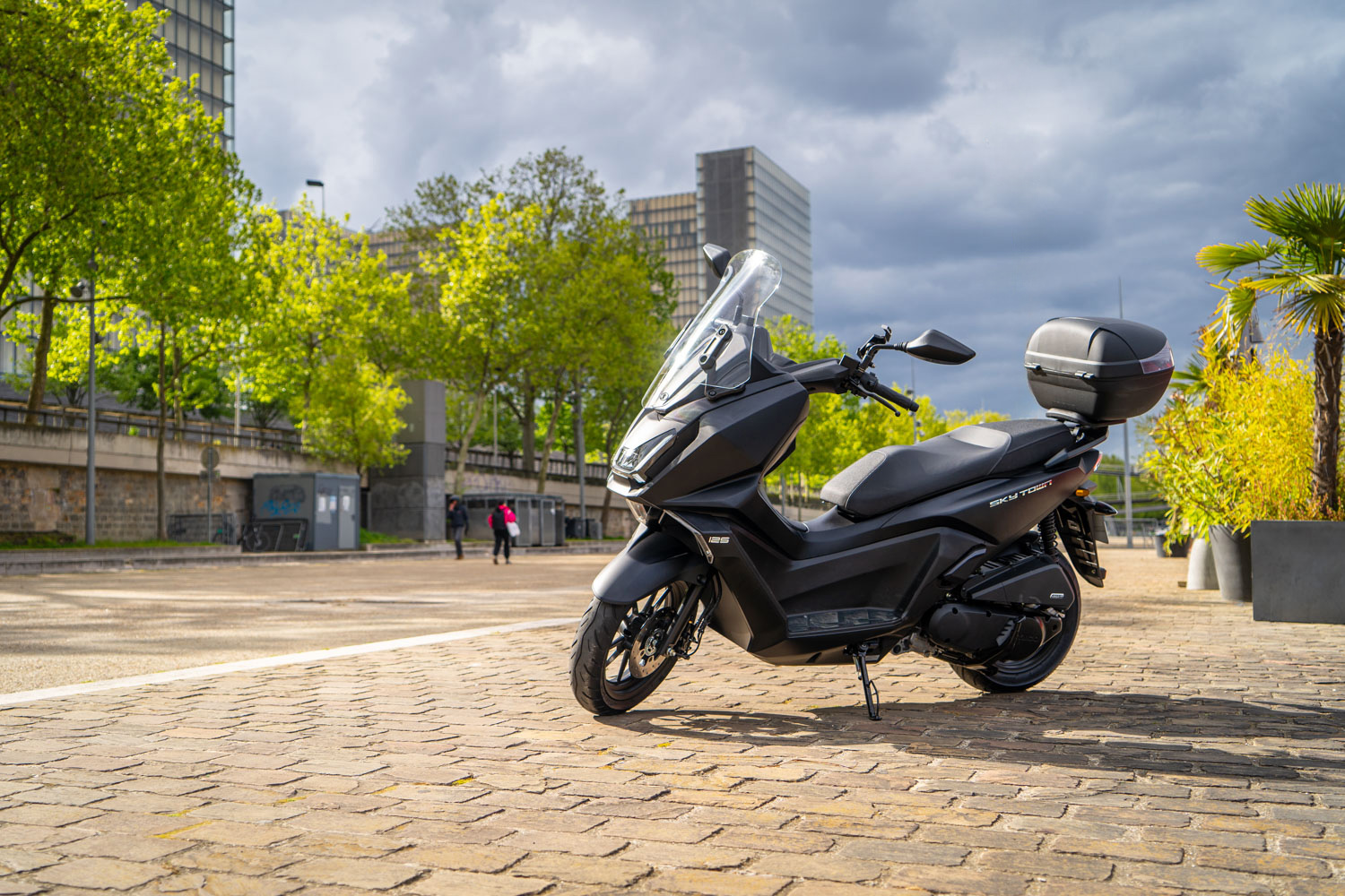 Essai Kymco SkyTown 125 Le Scooter Compact Qui Assure Asphalt Cafe