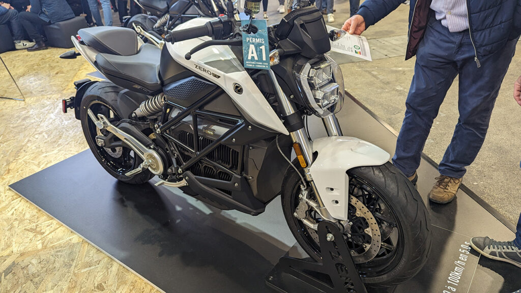 moto blanche électrique zero SR