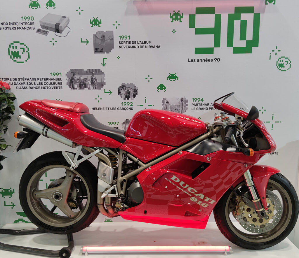 moto rouge ducati 916