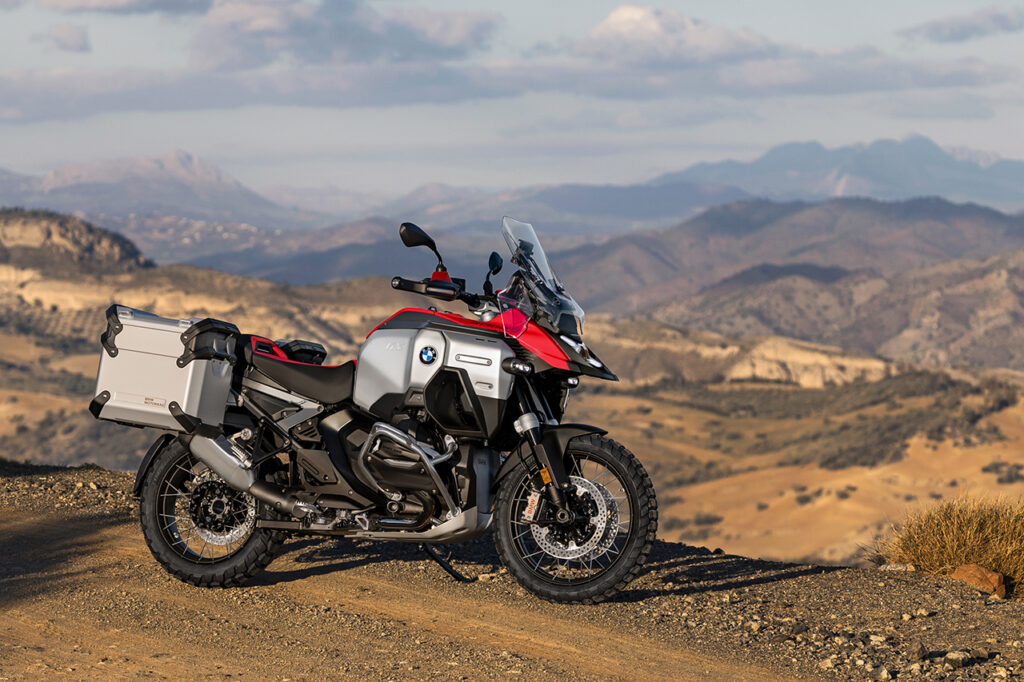 profil de la nouvelle BMW R 1300 GS Adventure sur la terre