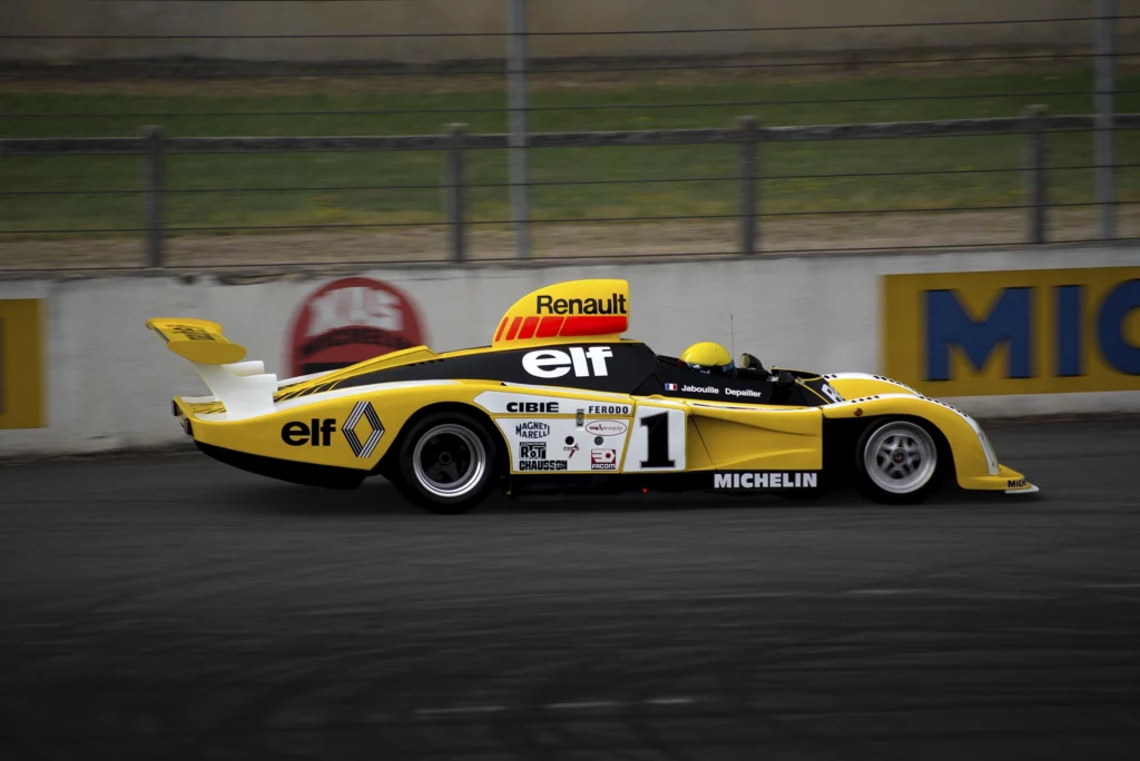 Alain Serpaggi au volant d'une Alpine A443