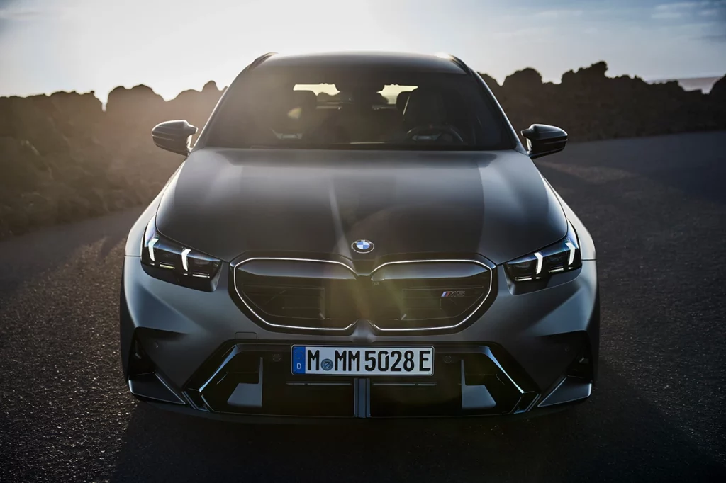 bmw m5 touring de profil