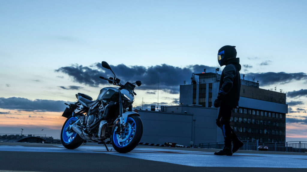 Roadster Yamaha MT-07 2025