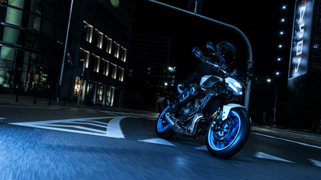 Roadster Yamaha MT-07 2025