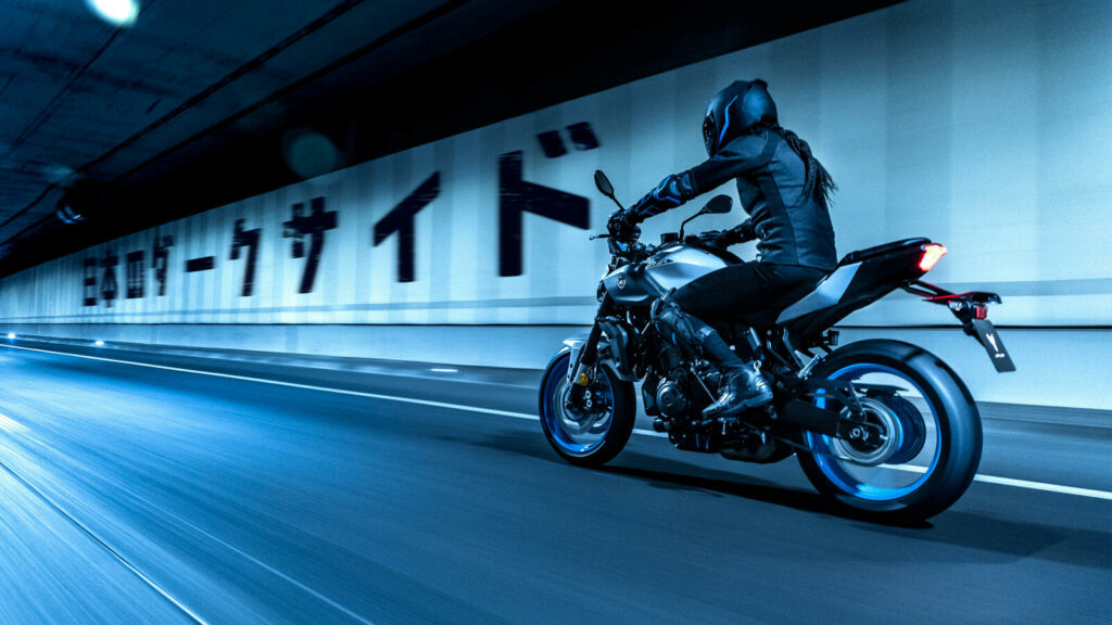 Roadster Yamaha MT-07 2025