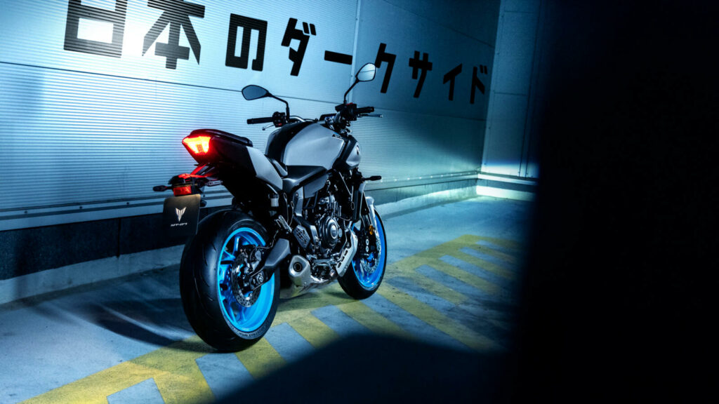 Roadster Yamaha MT-07 2025