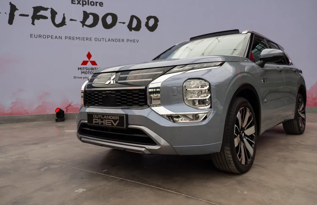 Mitsubishi Outlander PHEV 2025