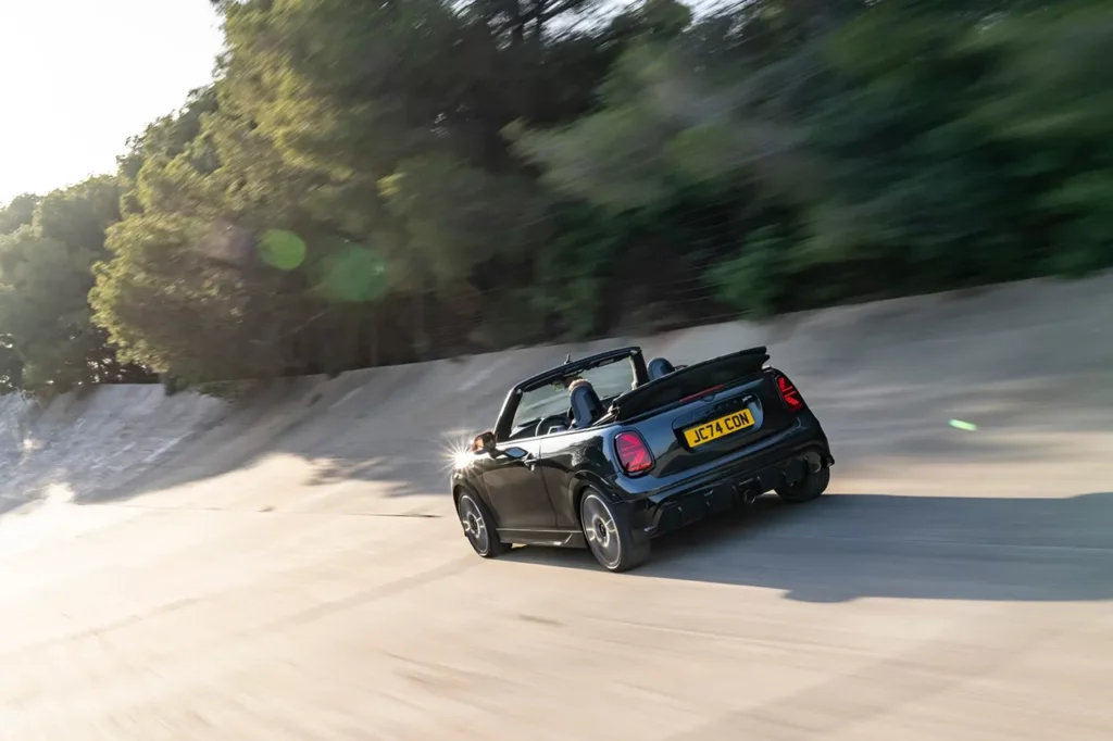 Nouvelles MINI John Cooper Works et MINI Cabrio John Cooper Works.