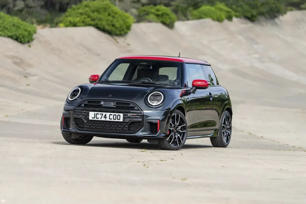 Nouvelles MINI John Cooper Works et MINI Cabrio John Cooper Works.