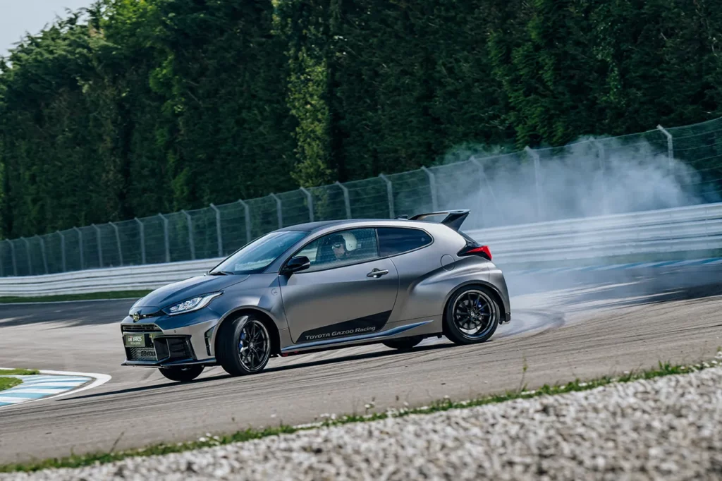 Essai toyota GR yaris 2024 édition sebastien ogier sur circuit