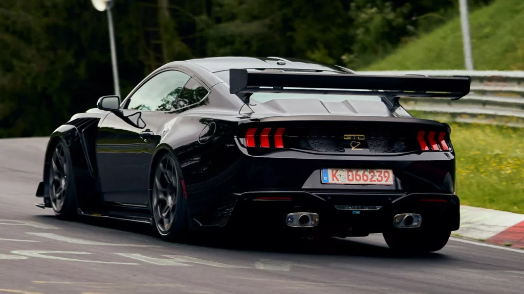 La ford Mustang GTD boucle un tour sur le Nurburgring en moins de 7 min