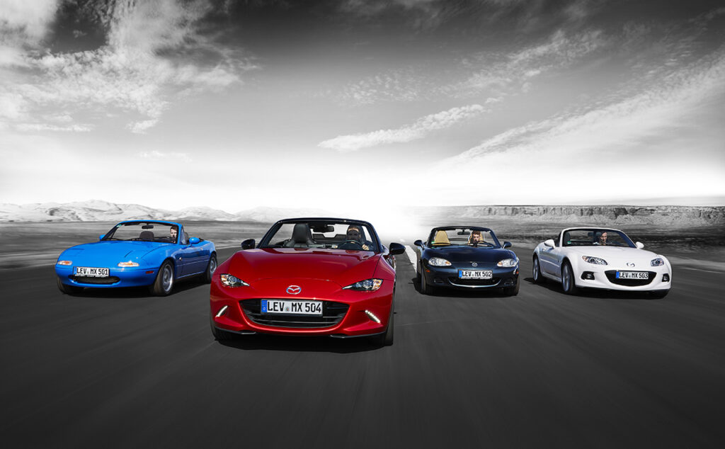 4 générations de Mazda MX-5 de face