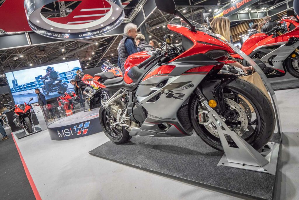 Salon du 2 Roues 2025 qj motor srk 921 rr